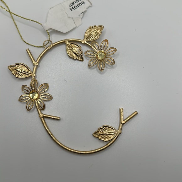 Kirklands home mono gram gold rhinestone C Christmas ornament - Picture 1 of 4
